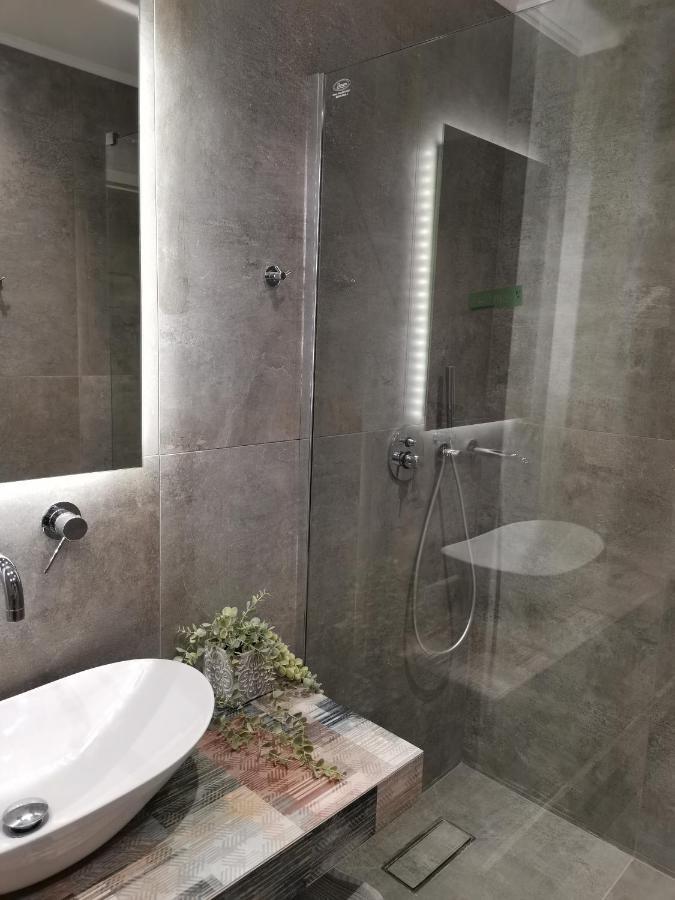Historic Center Luxury Studio Apartment أثينا المظهر الخارجي الصورة