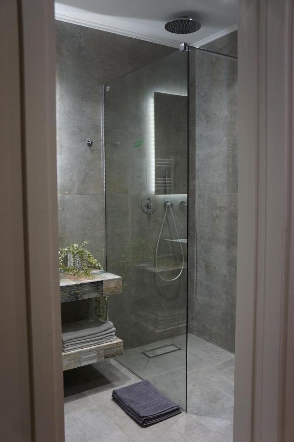 Historic Center Luxury Studio Apartment أثينا المظهر الخارجي الصورة